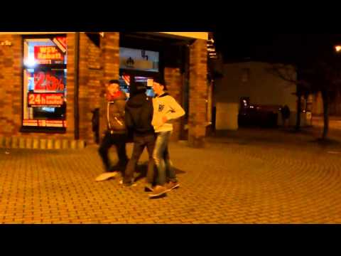 Junge muckt auf Teil 1