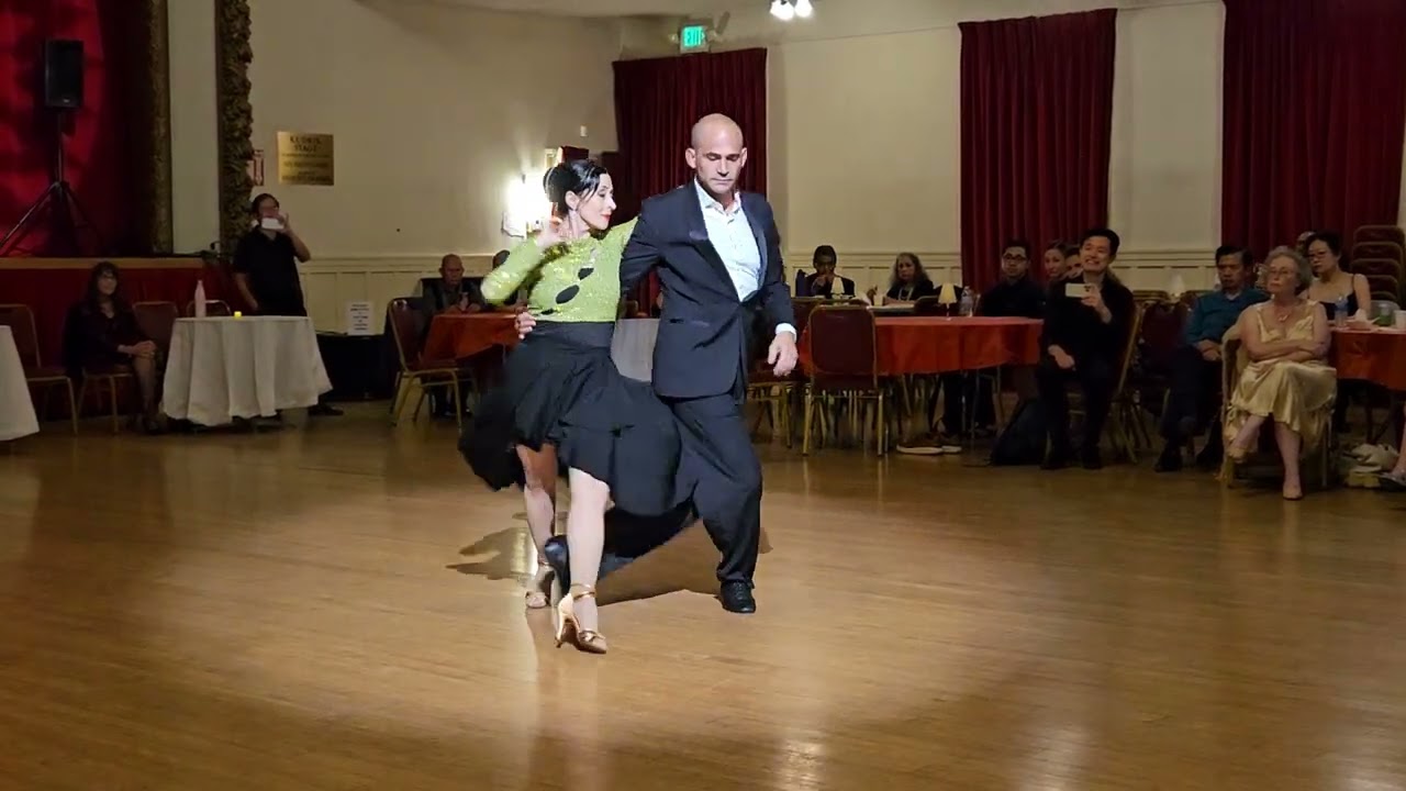 Video thumbnail for Guillermina Quiroga & Mariano Logiudice at Vecher milonga (1 of 3)