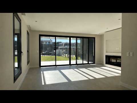 Video de YouTube - Casa en Venta de 4 dormitorios con  Patio en San Nicolás, Montevideo