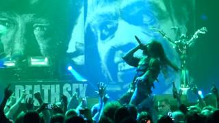 Rob Zombie - More Human Than Human (Live)