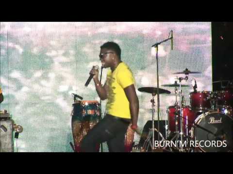 SINE LIVE AT AKONS SMIRNOFFS CONCERT DOUALA.mp4