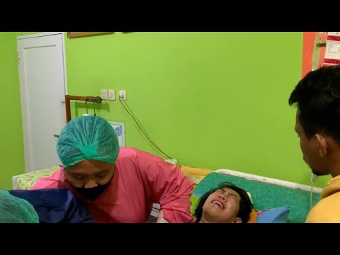 Pasien menangis karena tidak kuat menahan sakit‼️