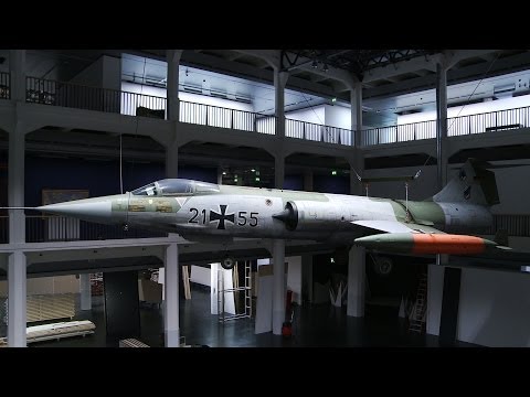 Starfighter - Ein Exponat der Ausstellung Beuys Brock Vostell