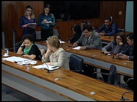CDH aprova projeto que obriga adoção do tema cidadania no Ensino Médio