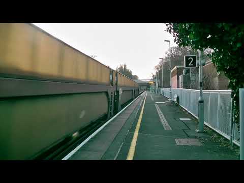 (HD) 92039, 66719 hauling empty caritas & 66730 at Hildenborough - 8/3/14