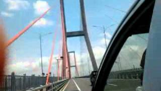 preview picture of video 'Megahnya Suramadu (Jembatan Surabaya - Madura)'