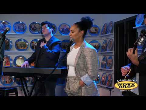 Dave Eggar & Friends Ft. Maya Days "First Time Ever I Saw Your Face," WDVX Blue Plate Special Live