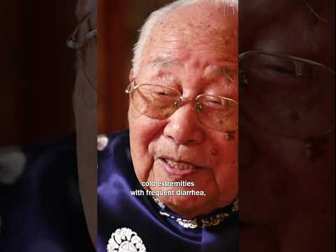 &ldquo;您是要原文，还是要解释？&rdquo;你见过考生反问考官的吗？国医大师临场答题，脱口而出典籍原文，功底尽显！老一辈中医的底蕴，太震撼了。