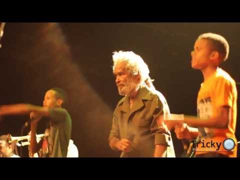 MAX ROMEO FT. ROMINAL & THE CHARMAX BAND - CHASE THE DEVIL