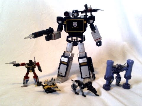 Stop Motion Review 046 - Hasbro Masterpiece Soundwave Comparsion