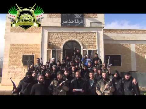 مجموعة من مقاتلي الجيش الحر يعلنون في بيان السيطرة على بلدة خناصر في ريف حلب
