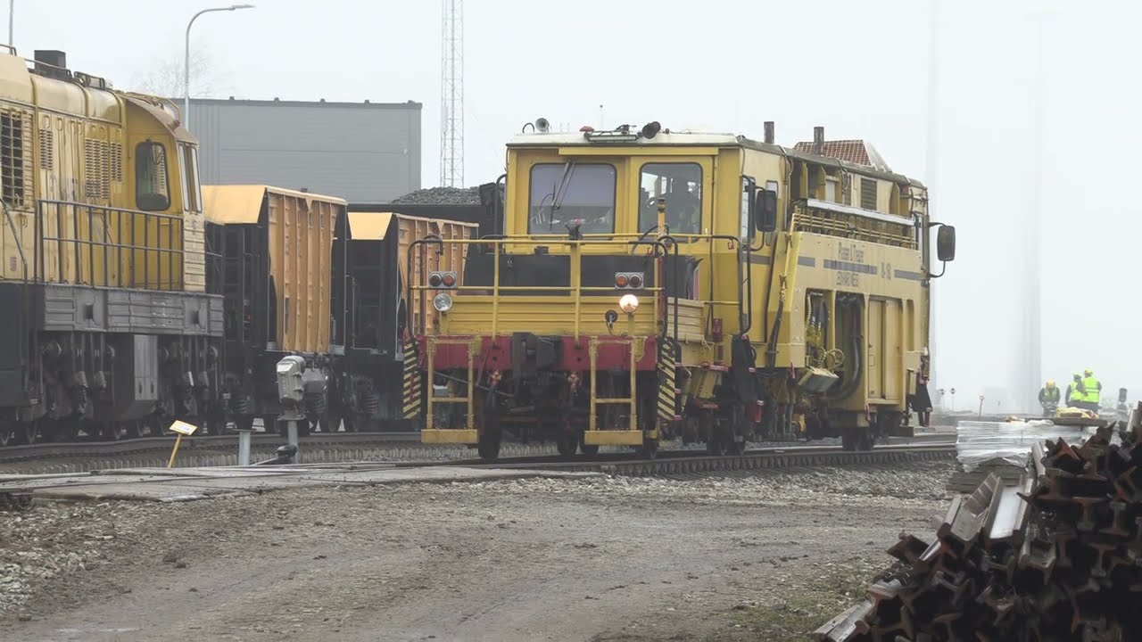 Путевая машина Unimat на ст. Тапа / Unimat track machine at Tapa station