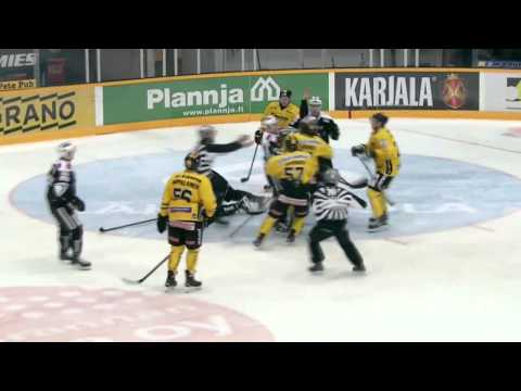 SaiPan Rony Ahonen taklaa TPS:n Teemu Lämsää