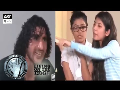 Dare Se Pehly He Larai Shuru Kardi - Living On The Edge