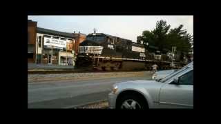 preview picture of video 'NS General Manifest Johnson City TN 5/16/12'