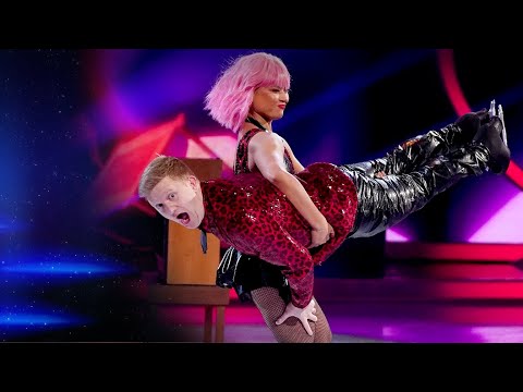 Sam Aston & Molly Lanaghan skate to Queen's 'I Want To Break Free' | Dancing On Ice Semi-Final