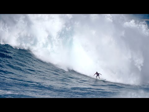 XXL swell at Waimea Bay