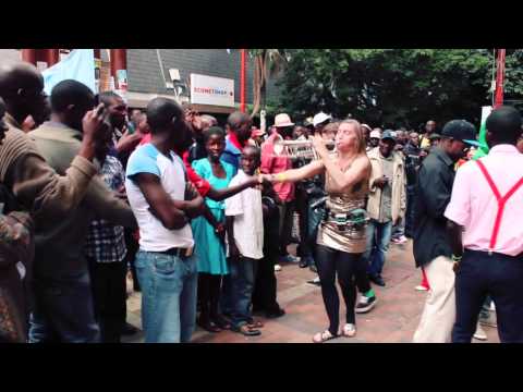videoclip Africa Dancin - Saskia Laroo Band Live in Zimbabwe
