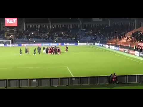 Հավաքականի ֆուտբոլիստները տոնում են հաղթանակը երկրպագուների հետ