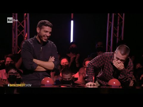 Il fotoromanzo da doppiare - Data Comedy Show 16/11/2021