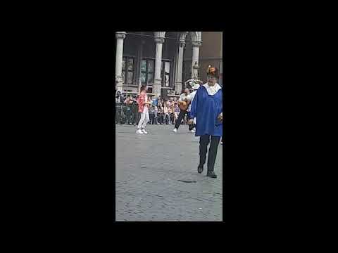 SC Younes et Dan Peeters sur la grande place de Bruxelles ( Paloma )