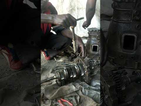 what is the  cause of this stuck in gear? #gears #gearbox