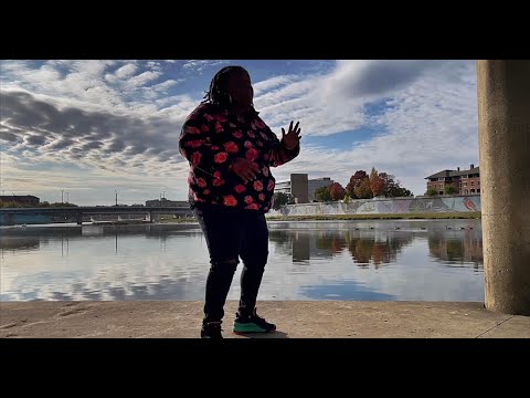 Poetiic - Growth (Official Music Video)