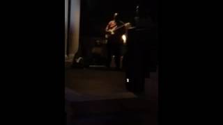 Singing killing me softly she got that voice.😍