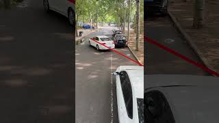 A camera spot teaches you how to park properly!#car #driving