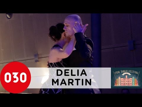 Delia Dragut and Martin Lutsch – Qué vas buscando muñeca