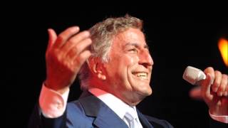 Tony Bennett - RARE Autumn Leaves Live Medley