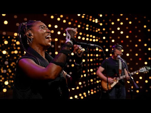 Dominique Fils Aimé - Moi je t’aime (Live on KEXP)