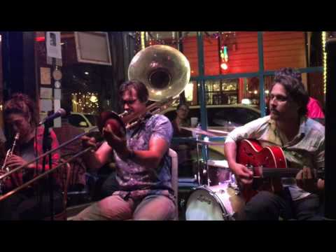 Aurora Nealand & the Royal Roses - The Mooche