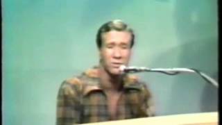 Marty Robbins Sings &#39;I Walk Alone &#39;