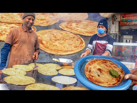 Roadside Saag Paratha Breakfast  Most Famous Lahori Street Food  Street Food Pakistan