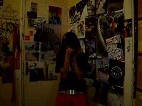 Tiibii genre la chanteuse déranger par le téléphone