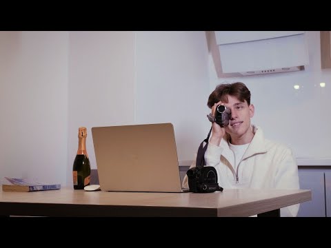 Video thumbnail for EASY JET
