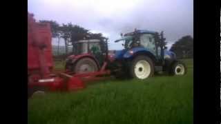 preview picture of video 'Silage 2012 Massey & New Holland At Work'