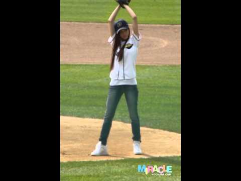 [Fancam] Hara - First Pitch (091011 Doosan vs SK)