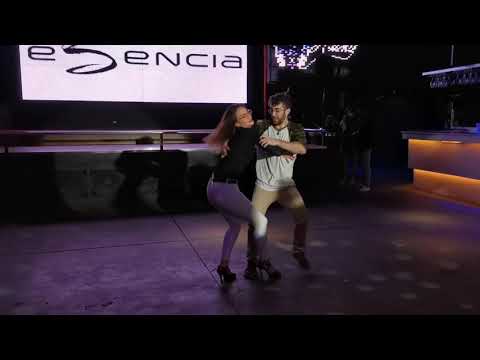 Una vuelta - Pinto Picasso // Javi y Mari Luz en Sweet Bachata - Sarau