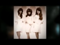THE RONETTES i saw mommy kissing santa claus ...