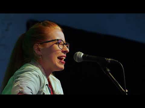 Sara Brandhuber  - Hint häha wia vorn (live)