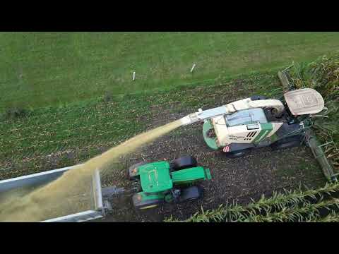 Moin,hier habe ich ein kleines Video von der Maisernte in Surwold  im Emsland .
