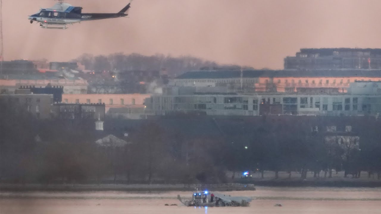 No survivors expected after midair collision between passenger jet and military helicopter in DC
