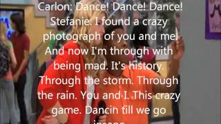 Pose by Stefanie Scott feat Carlon Jeffrey Lyrics