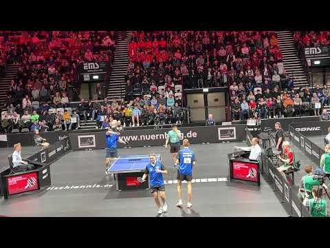 Ausschnit des Herren Doppel Halbfinals der Deutschen Meisterschaften im Tischtennis in Nürnberg