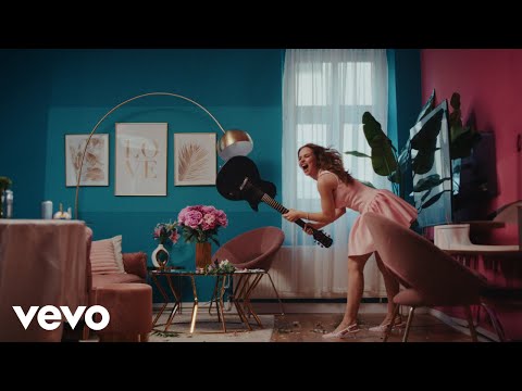 Julia Meladin - Ist das ok? (Offizielles Video)