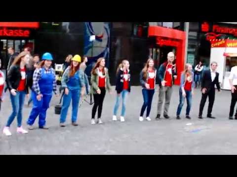 Flashmob von TEN SING Mareinheide in Gummersbach