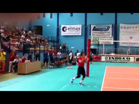 Presentazione Pallavolo Molfetta 2011-2012 e premiazione Draghici da parte dei Fedelissimi