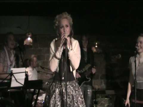 Heli Kajo  - Annankadun kulmassa Live @ Willi Waino 15122009